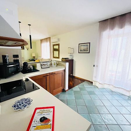 Re Gallo Luxury Apartment Plebiscito In Via Chiaia Napoli Esterno foto