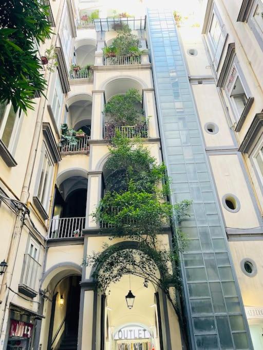 Re Gallo Luxury Apartment Plebiscito In Via Chiaia Napoli Esterno foto