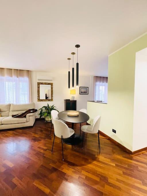 Re Gallo Luxury Apartment Plebiscito In Via Chiaia Napoli Esterno foto