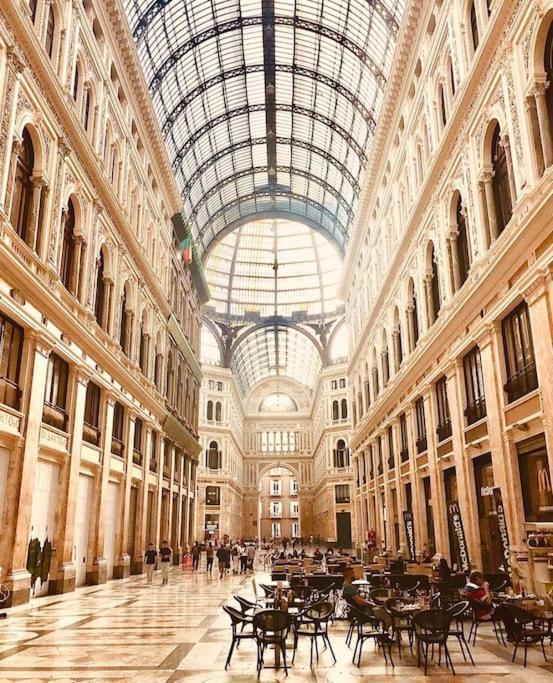 Re Gallo Luxury Apartment Plebiscito In Via Chiaia Napoli Esterno foto