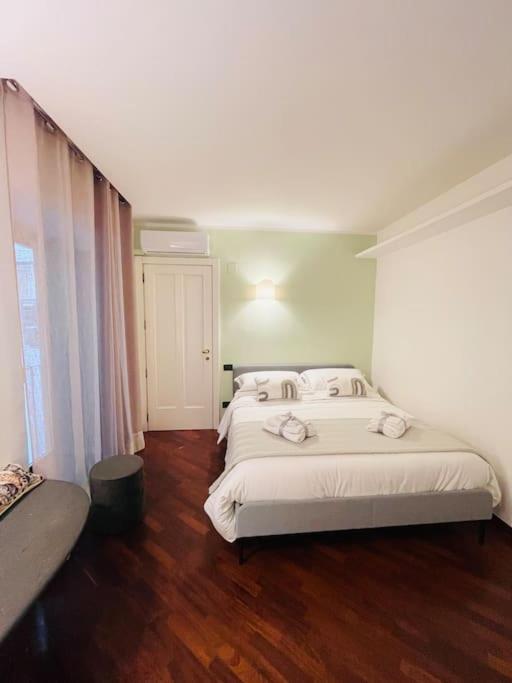 Re Gallo Luxury Apartment Plebiscito In Via Chiaia Napoli Esterno foto