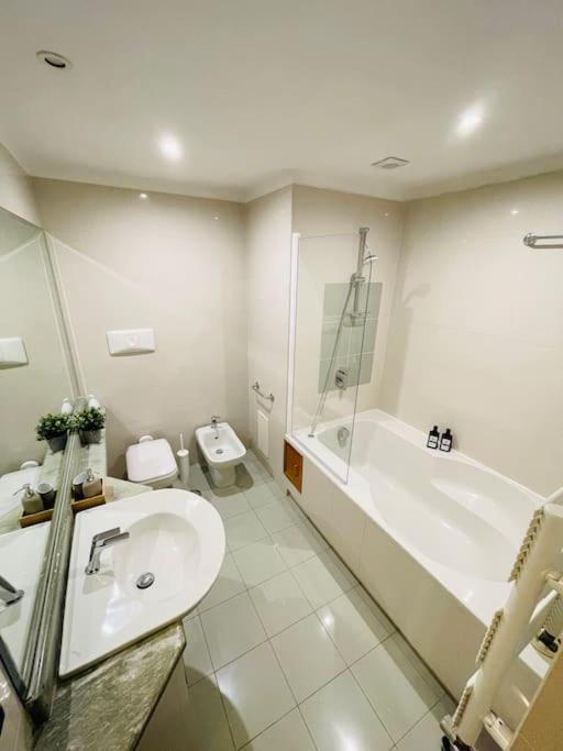 Re Gallo Luxury Apartment Plebiscito In Via Chiaia Napoli Esterno foto