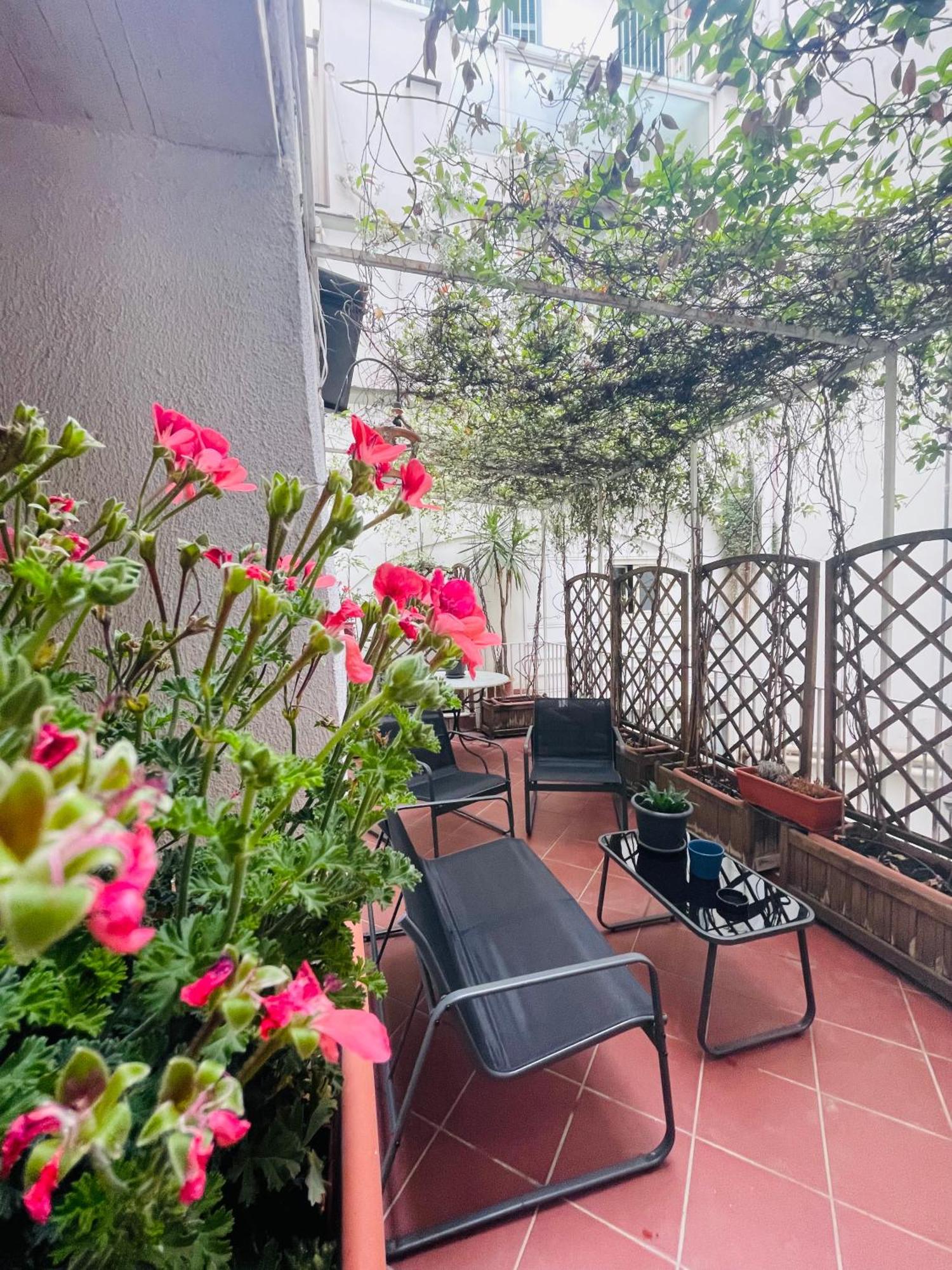 Re Gallo Luxury Apartment Plebiscito In Via Chiaia Napoli Esterno foto