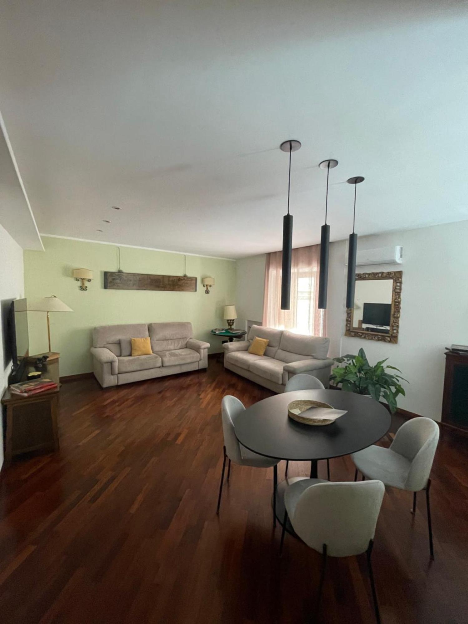Re Gallo Luxury Apartment Plebiscito In Via Chiaia Napoli Esterno foto